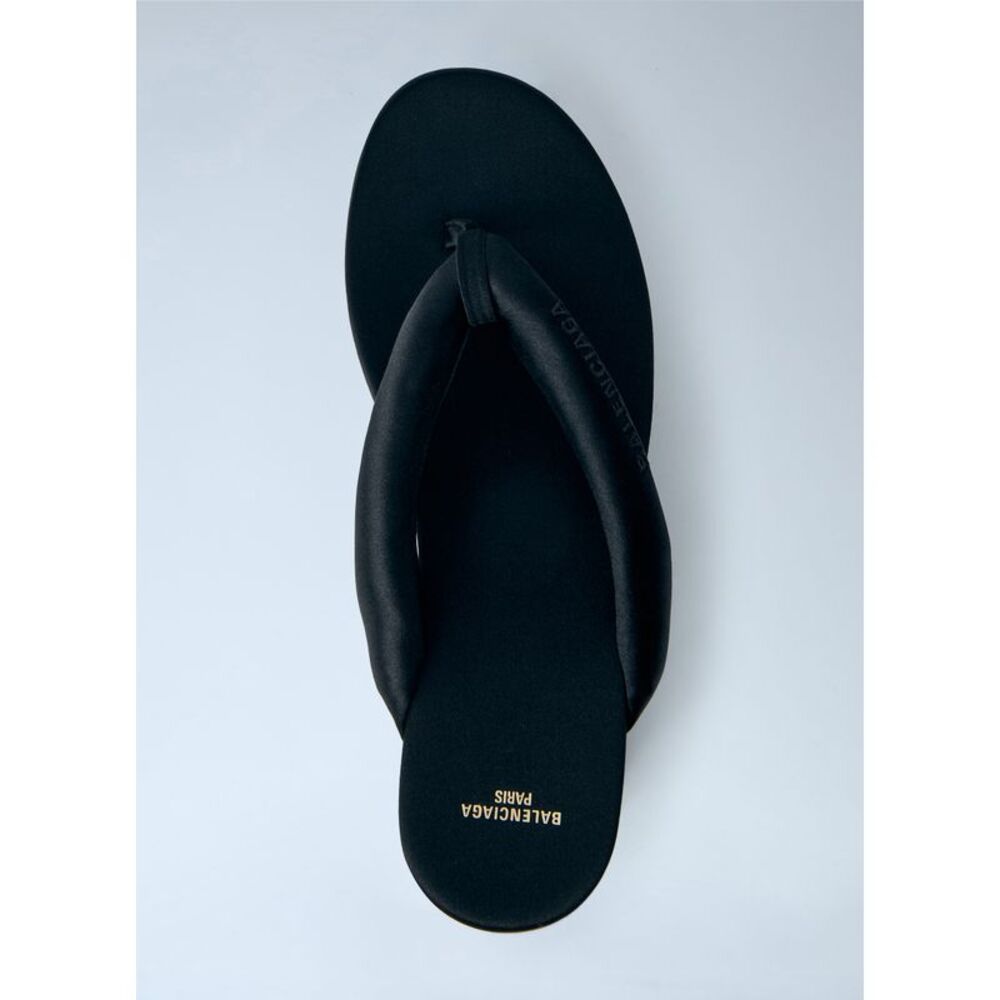 Balenciaga Women Gaeta Thong Sandals - Picture 6 of 6